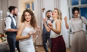 Tańce integracyjne przykłady: najlepsze pomysły na integrację w grupie