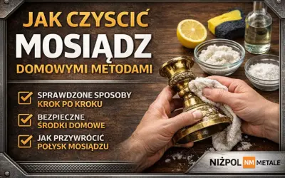 Jak wyczyścić mosiądz domowymi metodami? Na zdjęciu widać mosiężny świecznik, który jest polerowany ściereczką. Obok leżą cytryna, sól i płyn.
