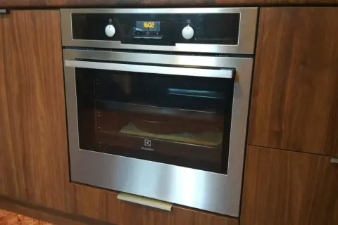 Nowoczesny piekarnik do zabudowy Electrolux, idealny do kuchni. Sprawdź nasz ranking piekarników do zabudowy!