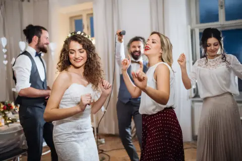 Tańce integracyjne przykłady: najlepsze pomysły na integrację w grupie