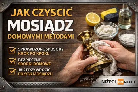 Jak wyczyścić mosiądz domowymi metodami? Na zdjęciu widać mosiężny świecznik, który jest polerowany ściereczką. Obok leżą cytryna, sól i płyn.