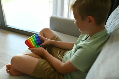 Zabawki sensoryczne DIY: łatwe pomysły na rozwój dziecięcych zmysłów