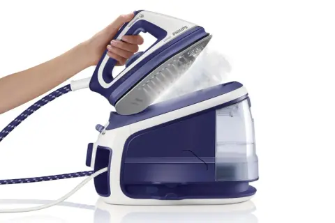 Zastanawiasz się, jakie żelazko kupić? Zobacz Philips GC8420, parownicę z dużą mocą pary, która ułatwi prasowanie.