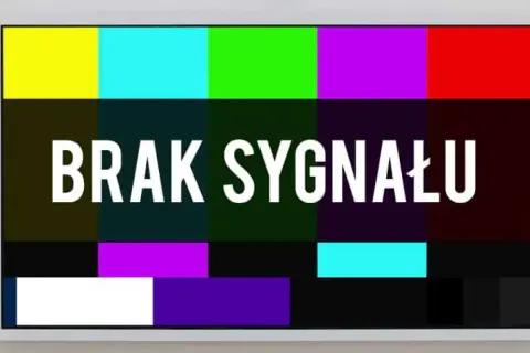 Na ekranie telewizora wyświetla się komunikat "BRAK SYGNAŁU" na tle kolorowych pasów.