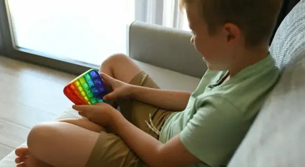 Zabawki sensoryczne DIY: łatwe pomysły na rozwój dziecięcych zmysłów