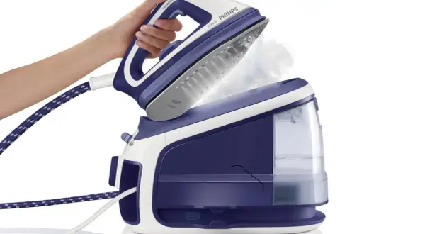 Zastanawiasz się, jakie żelazko kupić? Zobacz Philips GC8420, parownicę z dużą mocą pary, która ułatwi prasowanie.