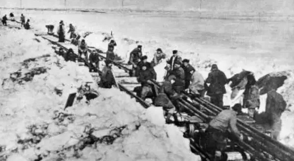 Kiedy powstał ZSRR? Poznaj fascynującą historię jego utworzenia