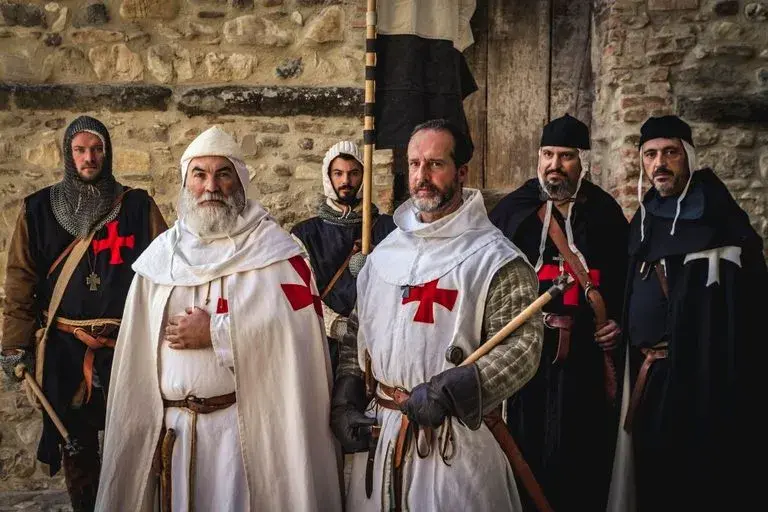 Kiedy powstał zakon templariuszy? Poznaj tajemnice jego założenia